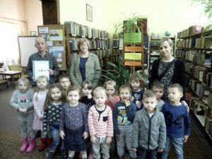 Światowy Dzień Kota z przedszkolakami w bibliotece