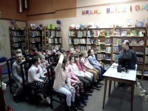 "W magicznym świecie wody" - lekcja biblioteczna z uczniami kl. I Szkoły Podstawowej z Malechowa