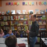 Wychowankowie PWD z Niemicy odwiedzają bibliotekę w Malechowie