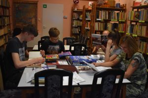 "Jak powstaje książka" - lekcja biblioteczna z wychowankami PWD z Paprot