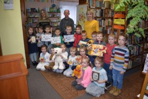 Międzynarodowy Dzień Kubusia Puchatka z przedszkolakami w GBP w Malechowie