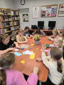 Czas wolny spędzany w bibliotece w ramach zajęć - Biblioteka jest dla wszystkich.