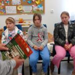Dzieci z PWD Gorzyca podczas lekcji o powstaniu warszawskim